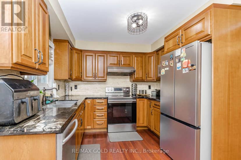 12 McCleave Crescent — photo 17 of 40