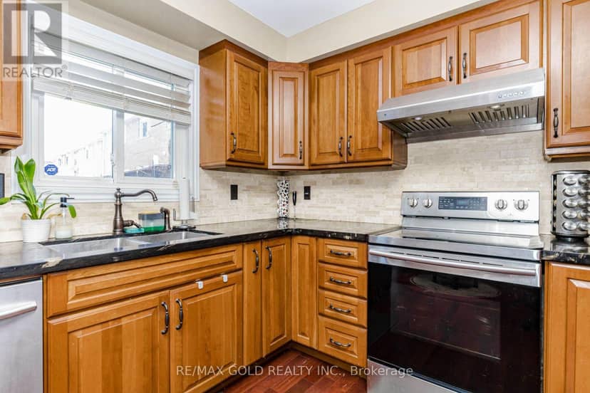 12 McCleave Crescent — photo 18 of 40