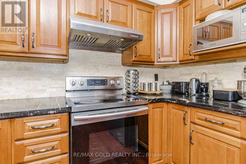 12 McCleave Crescent — photo 19 of 40
