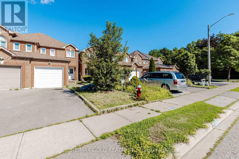 12 McCleave Crescent — photo 2 of 40