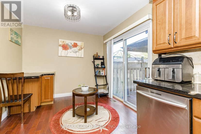 12 McCleave Crescent — photo 20 of 40