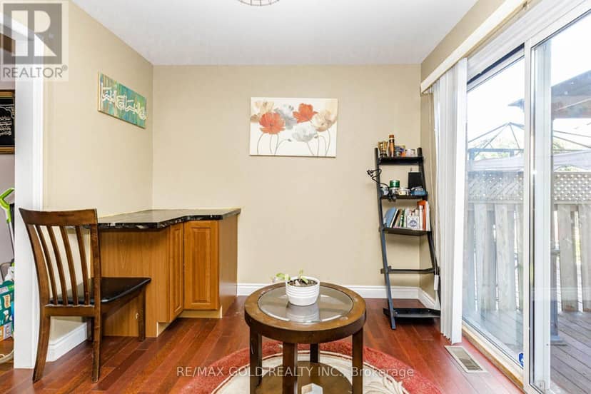 12 McCleave Crescent — photo 21 of 40
