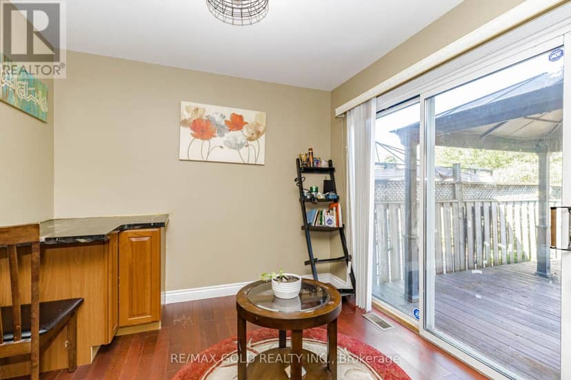 12 McCleave Crescent — photo 22 of 40