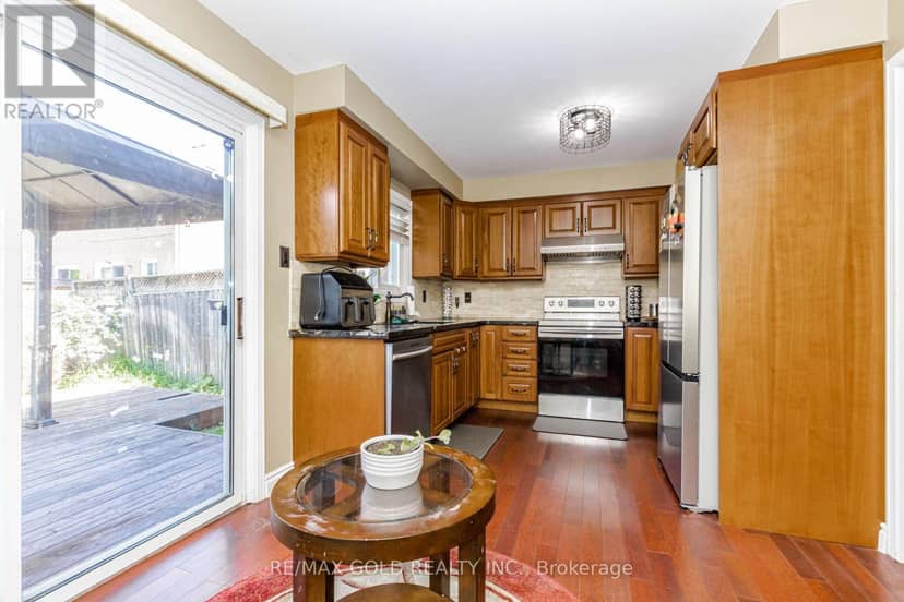 12 McCleave Crescent — photo 23 of 40