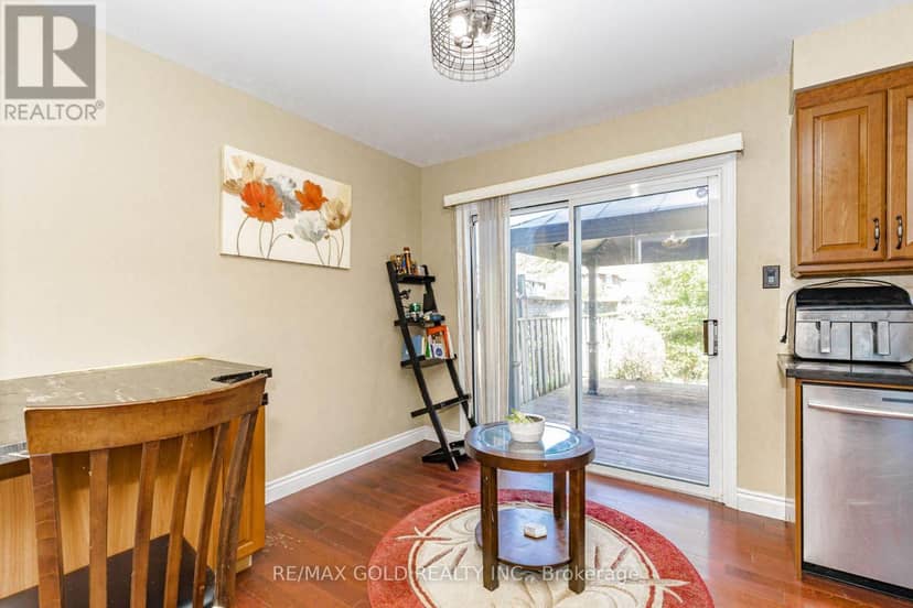 12 McCleave Crescent — photo 24 of 40