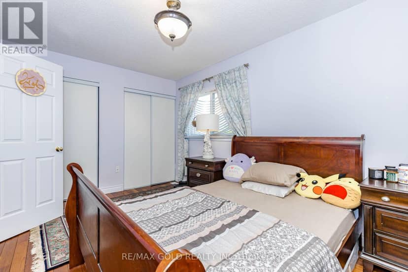 12 McCleave Crescent — photo 26 of 40
