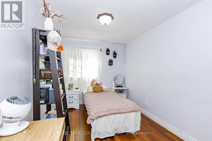 12 McCleave Crescent — photo 29 of 40