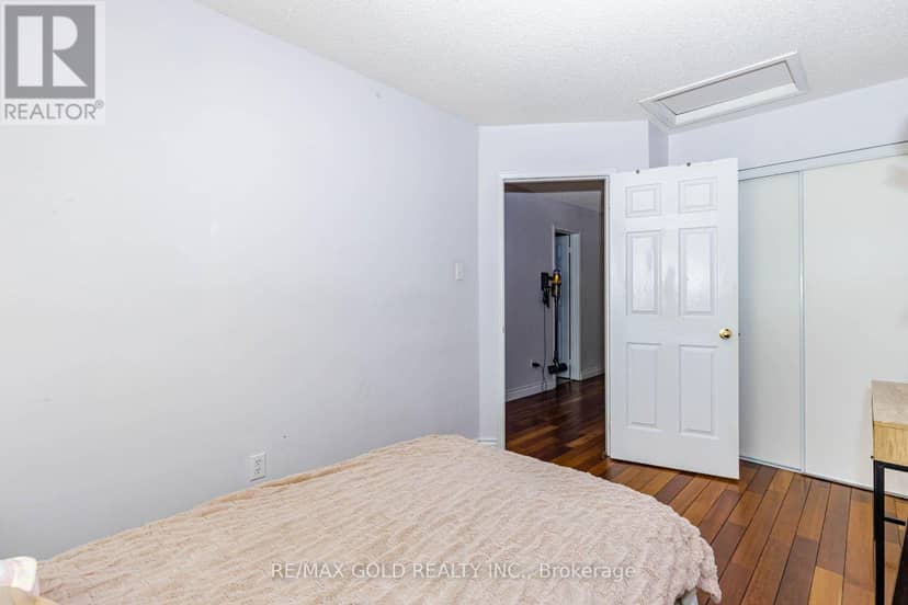 12 McCleave Crescent — photo 30 of 40