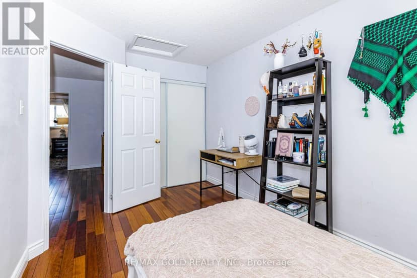 12 McCleave Crescent — photo 31 of 40