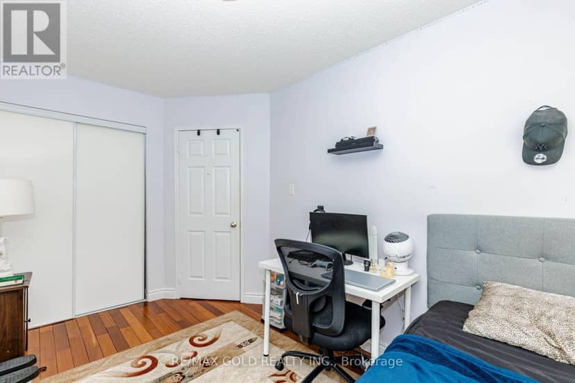 12 McCleave Crescent — photo 34 of 40