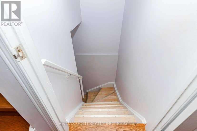 12 McCleave Crescent — photo 35 of 40