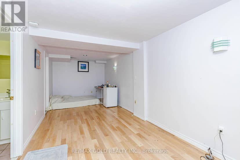 12 McCleave Crescent — photo 36 of 40