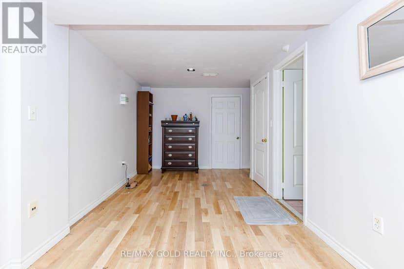 12 McCleave Crescent — photo 38 of 40