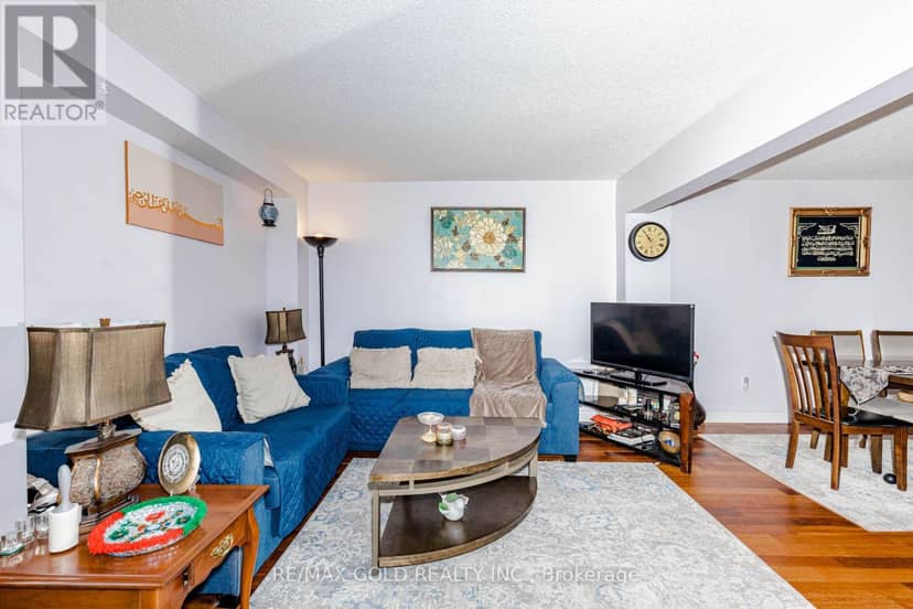 12 McCleave Crescent — photo 6 of 40