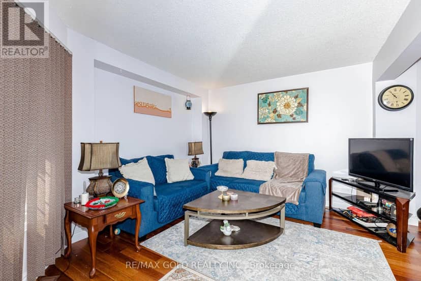 12 McCleave Crescent — photo 7 of 40