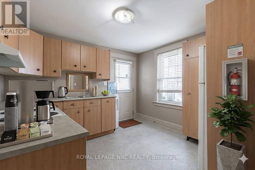 44 Carlisle Street — photo 12 of 34