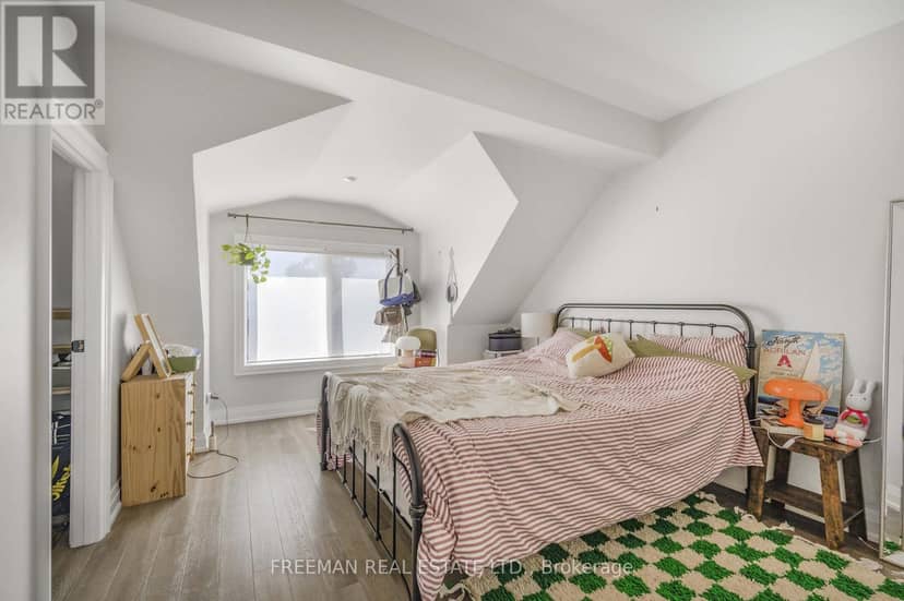 49 Beatrice Street — photo 8 of 40