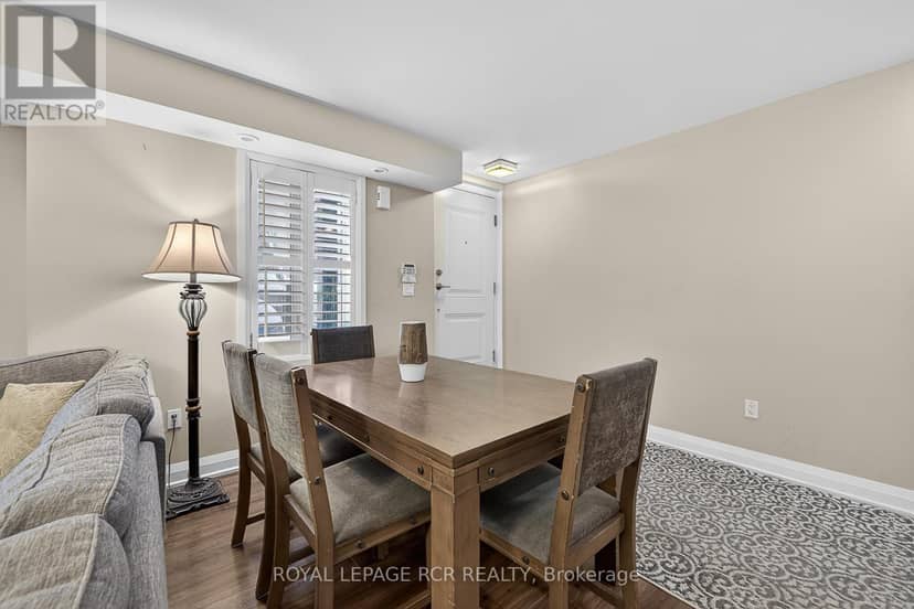 138 - 326 John Street — photo 10 of 31