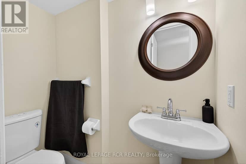 138 - 326 John Street — photo 22 of 31