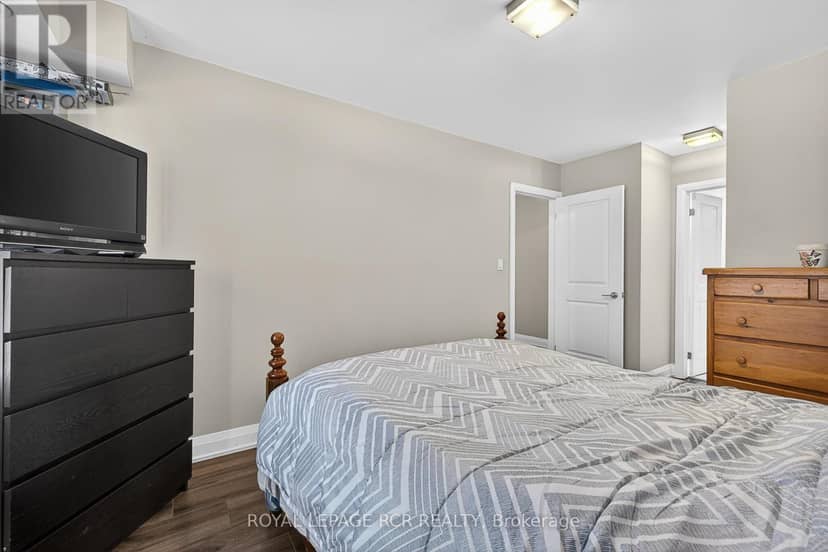 138 - 326 John Street — photo 26 of 31