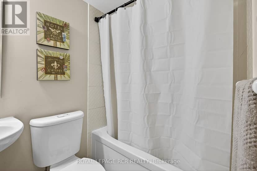 138 - 326 John Street — photo 29 of 31