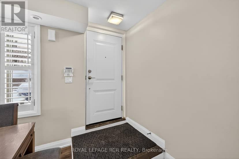 138 - 326 John Street — photo 4 of 31