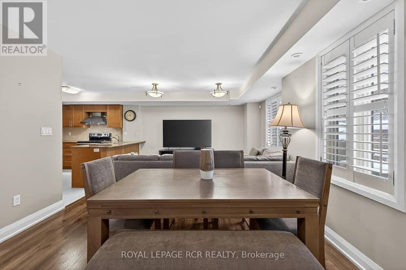 138 - 326 John Street — photo 7 of 31