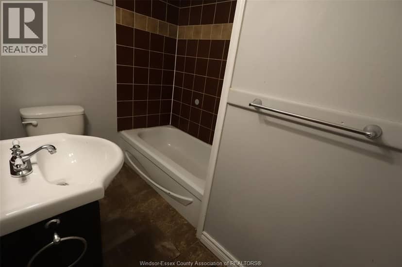 817 CHATHAM STREET East — photo 14 of 18