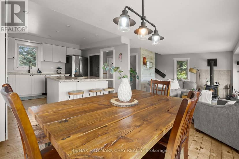 8 Lloyd's Traverse Crescent — photo 15 of 40