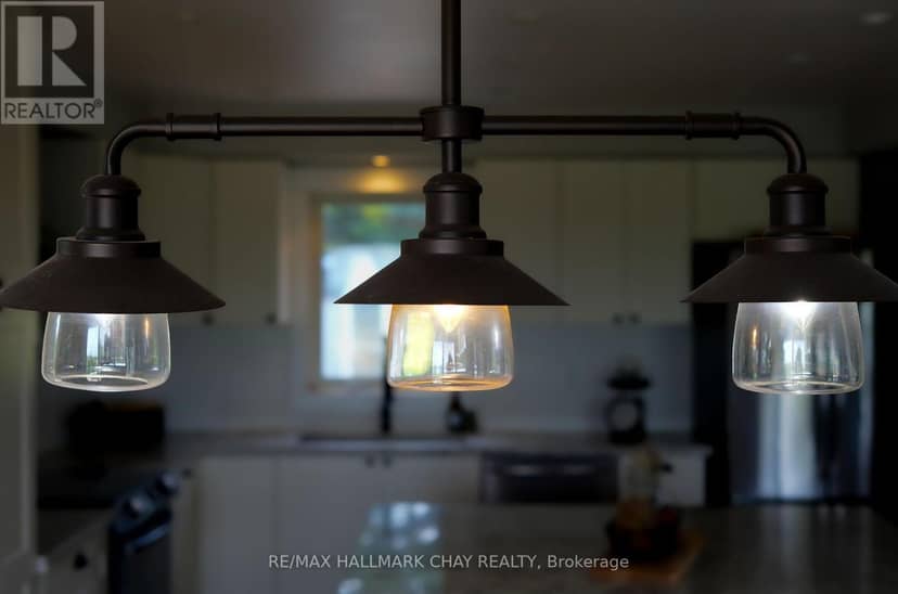 8 Lloyd's Traverse Crescent — photo 16 of 40