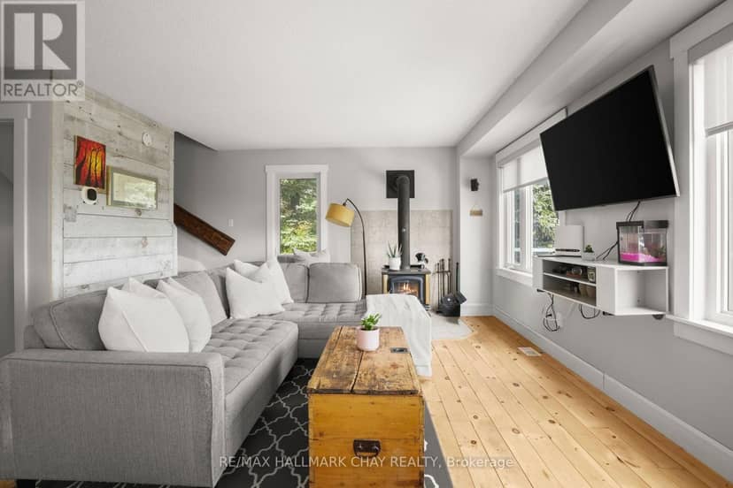 8 Lloyd's Traverse Crescent — photo 19 of 40