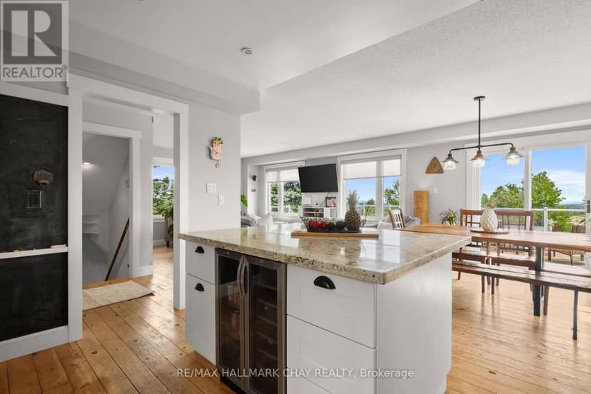 8 Lloyd's Traverse Crescent — photo 9 of 40