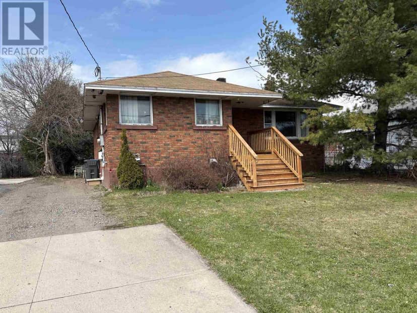 90 Henrietta AVE — photo 1 of 10