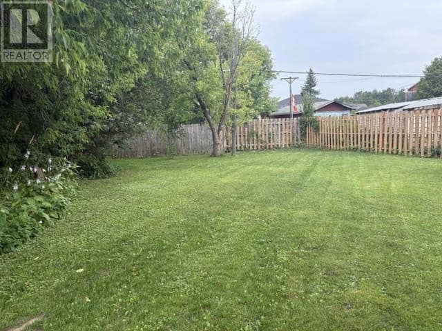 90 Henrietta AVE — photo 2 of 10