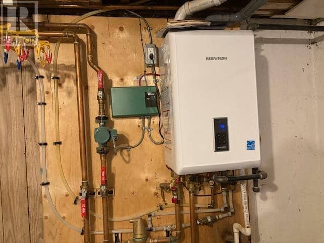 90 Henrietta AVE — photo 6 of 10