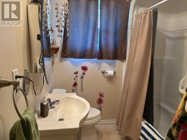 90 Henrietta AVE — photo 9 of 10
