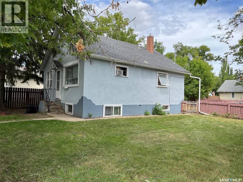 630 5Th AVENUE E, Prince Albert, photo 2
