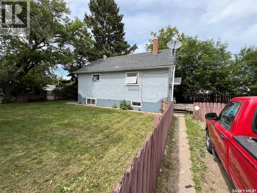 630 5Th AVENUE E, Prince Albert, photo 3