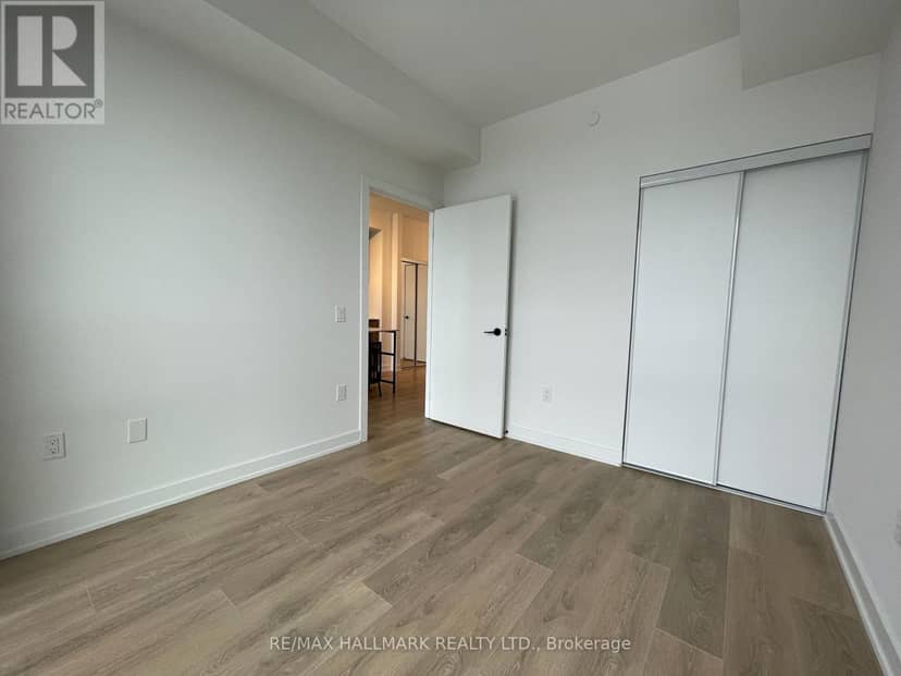 1810 - 127 Broadway Avenue — photo 16 of 24