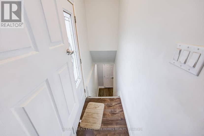 100 Lauris Avenue — photo 12 of 39