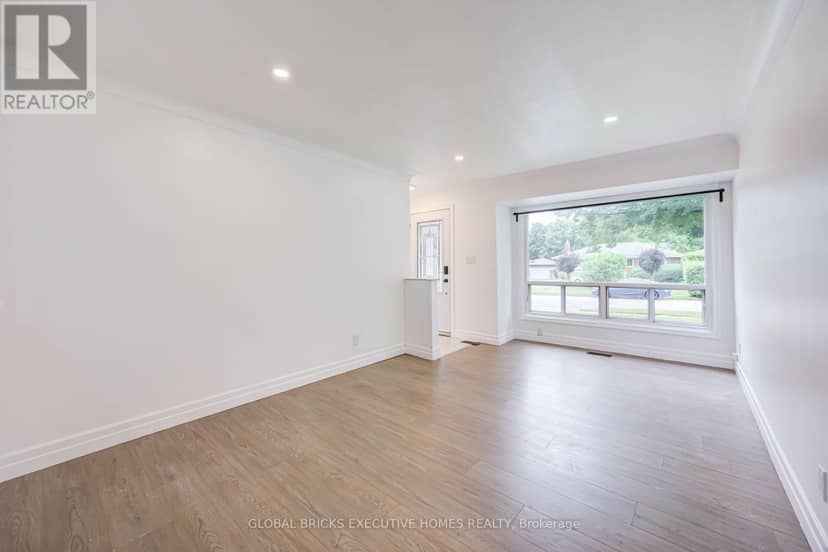 100 Lauris Avenue — photo 18 of 39