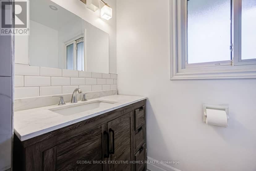 100 Lauris Avenue — photo 24 of 39