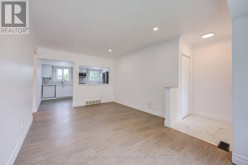 100 Lauris Avenue — photo 3 of 39