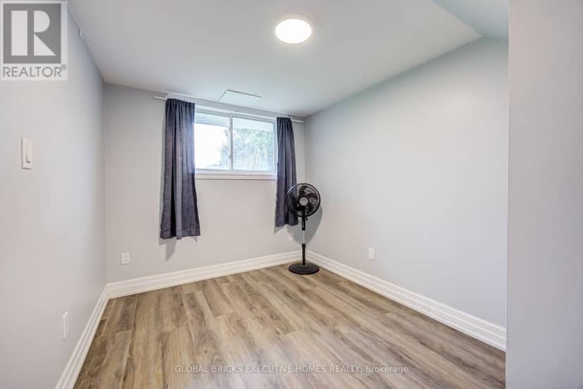 100 Lauris Avenue — photo 33 of 39
