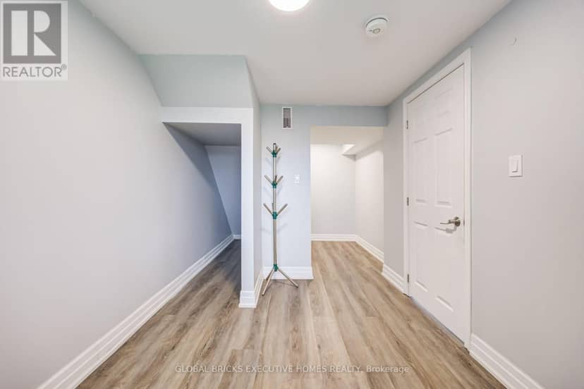 100 Lauris Avenue — photo 34 of 39