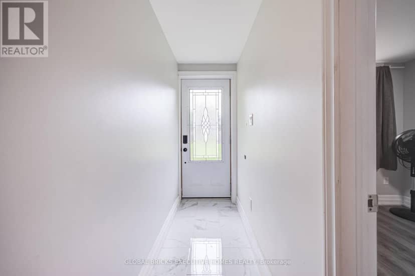 100 Lauris Avenue — photo 36 of 39