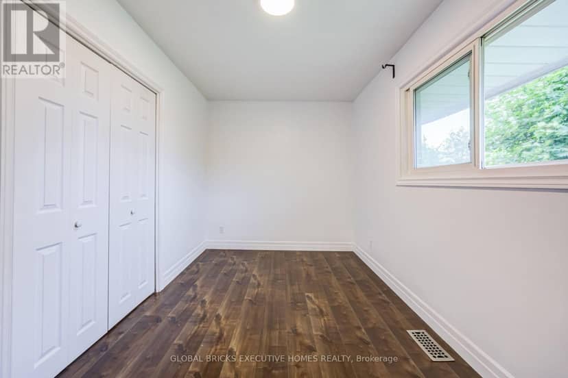 100 Lauris Avenue — photo 5 of 39