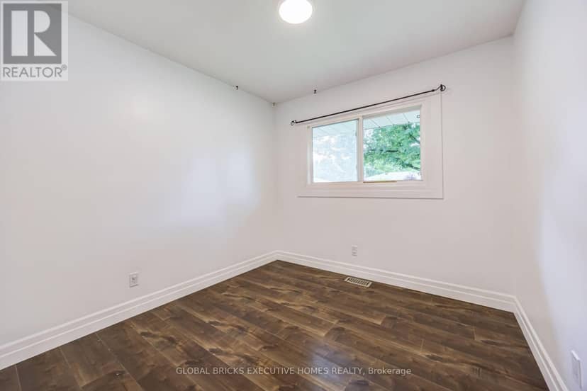 100 Lauris Avenue — photo 7 of 39