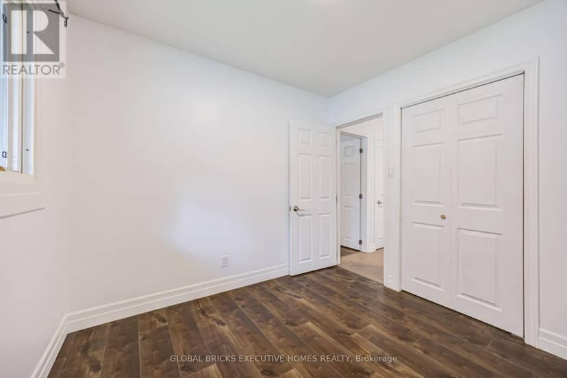 100 Lauris Avenue — photo 8 of 39