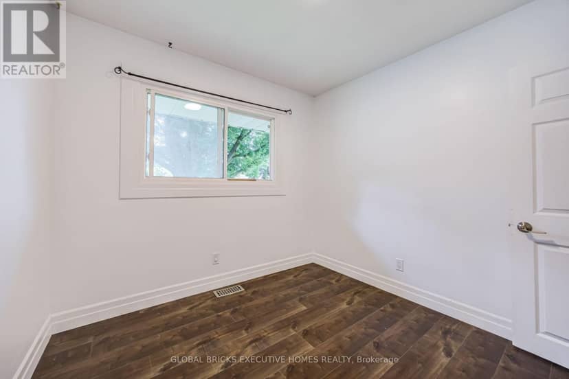100 Lauris Avenue — photo 9 of 39